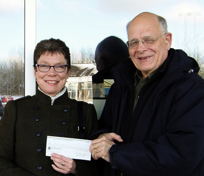 Susan Fraser (L) receiving winning cheque from Bay Treasure Chest Volunteer, Fred Dolbel